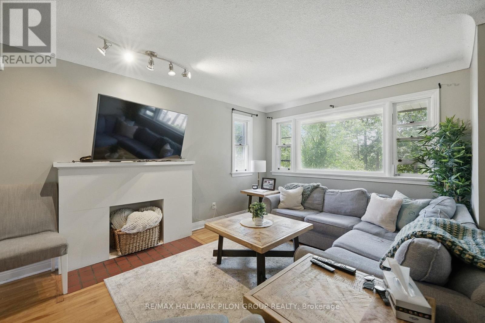 Property Photo:  63 Crownhill Street  ON K1J 7K7 