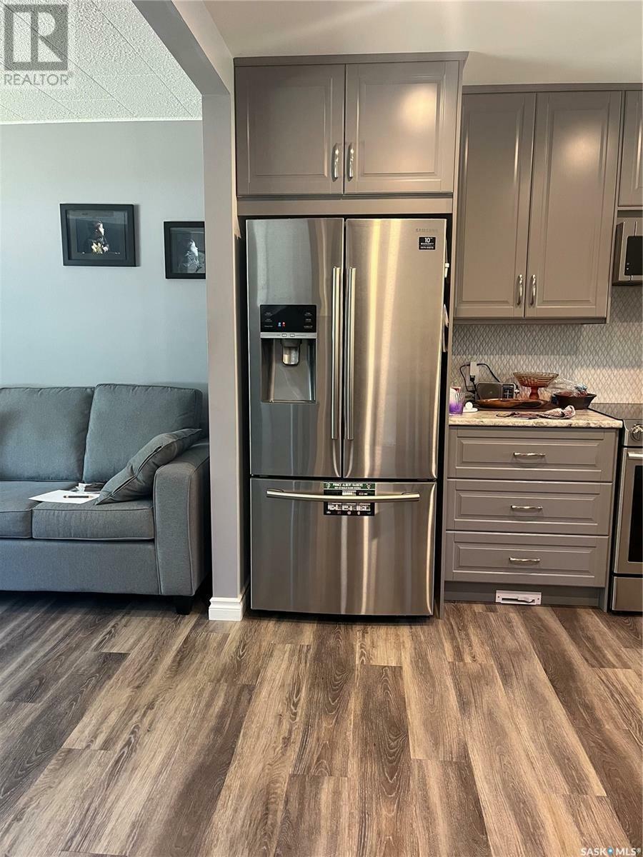 Property Photo: 924 4th Street E SK S6V 0K7
