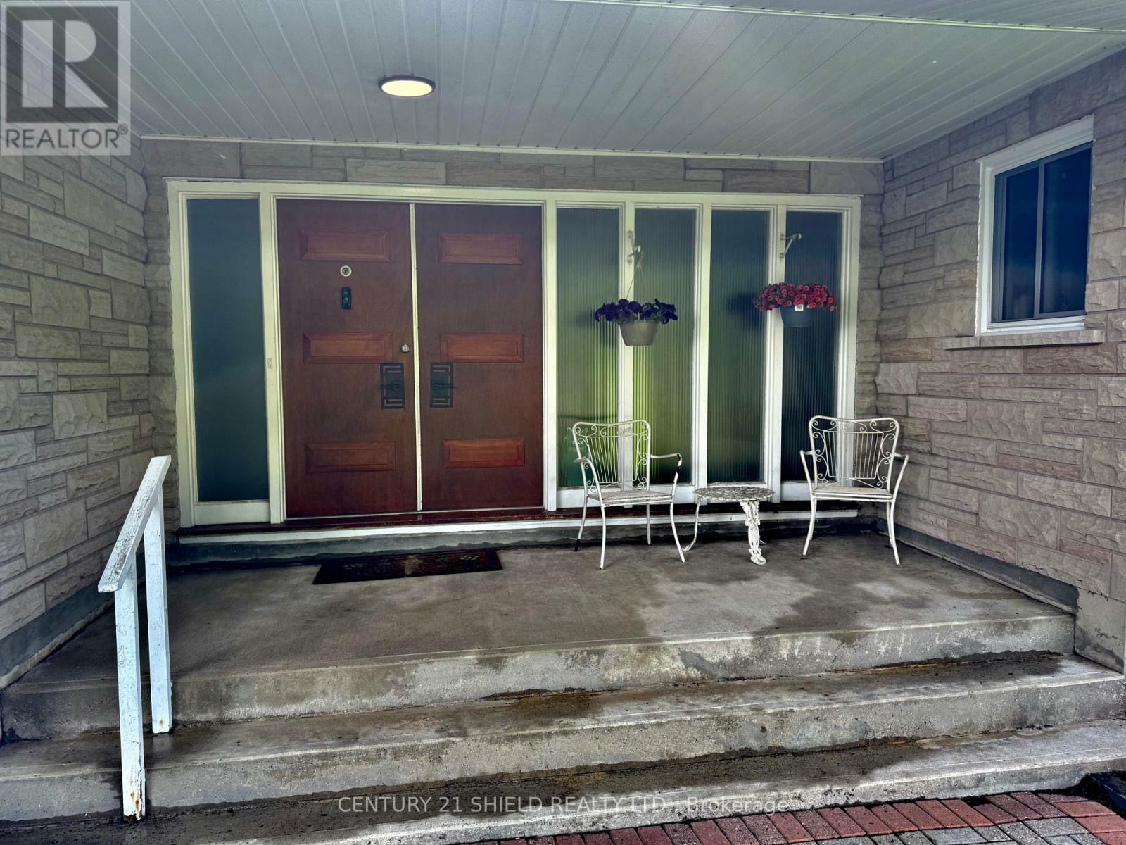 Property Photo: 14 Robin Road ON K0C 1P0