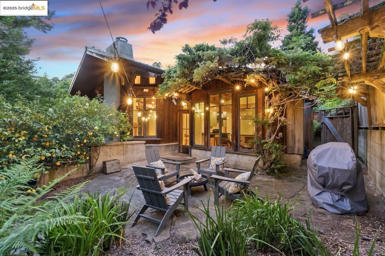 Property Photo: 105 Vicente Rd CA 94705