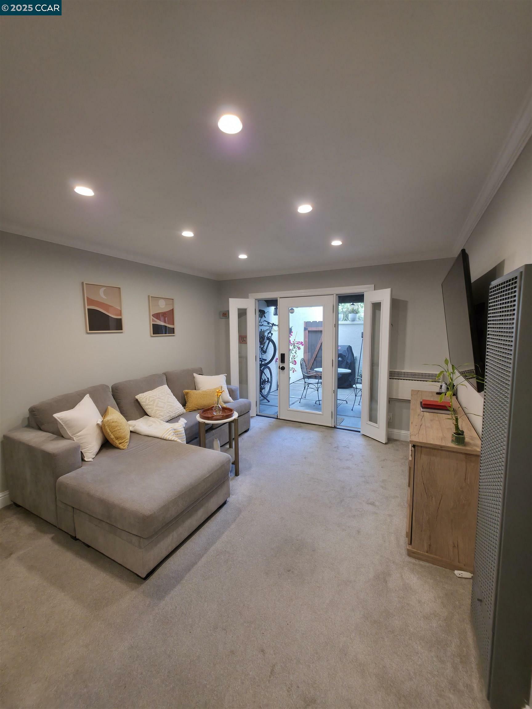 Property Photo: 2300 Laguna Cir B CA 94520