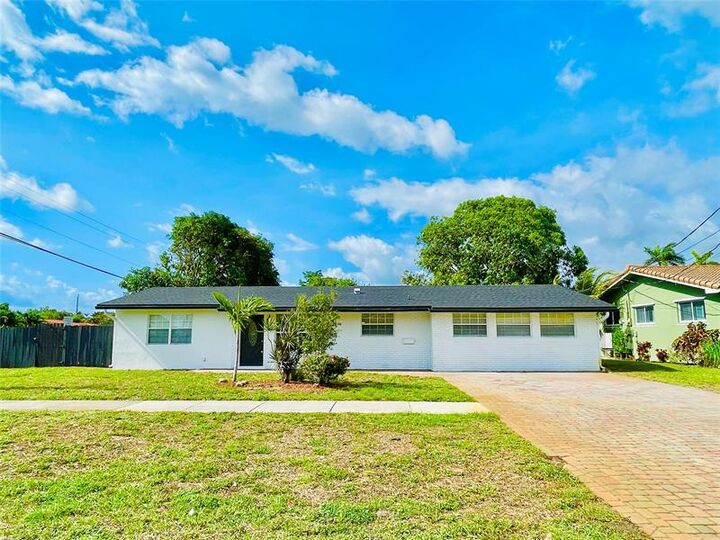 Property Photo: 1478 NE 56th St FL 33334