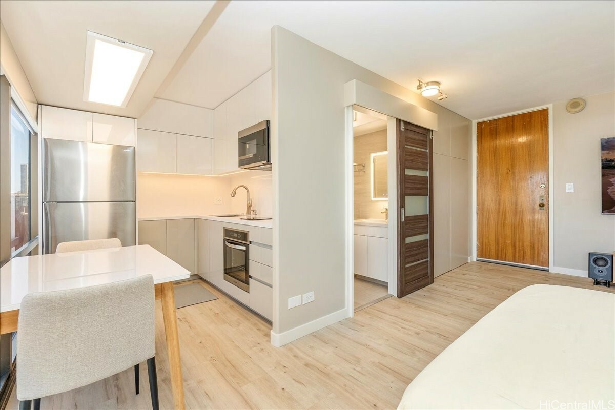 Property Photo:  1750 Kalakaua Avenue 1303  HI 96826 