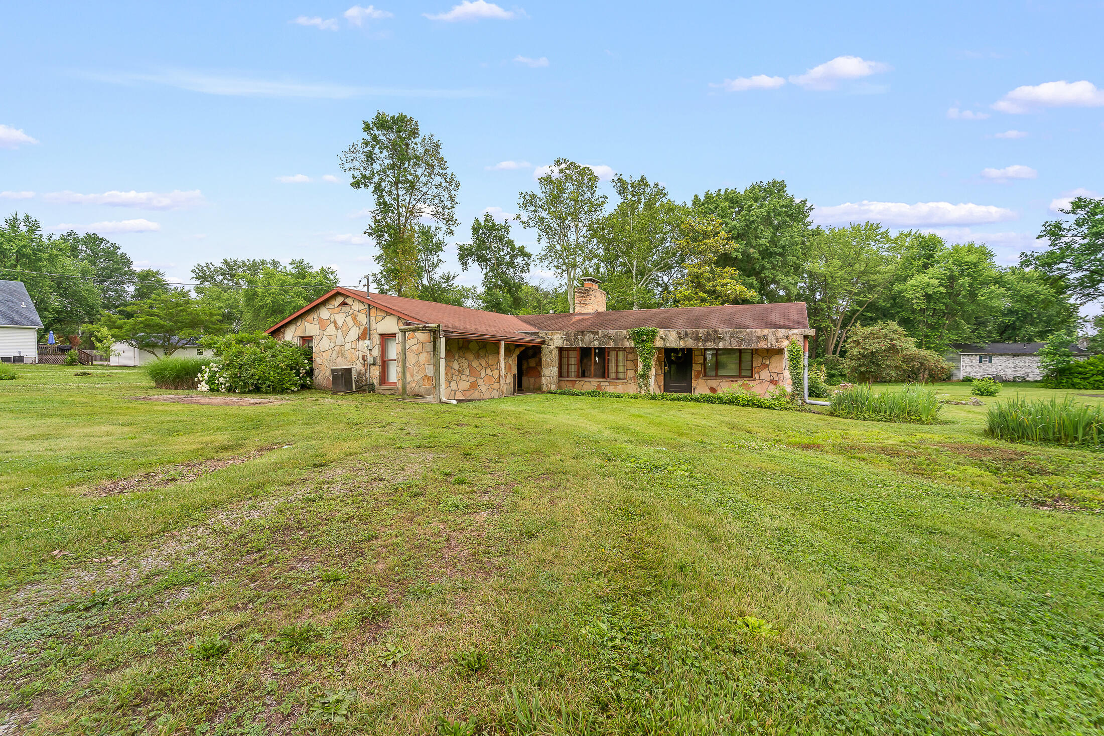 Property Photo:  304 W Maple Street  MO 65231 