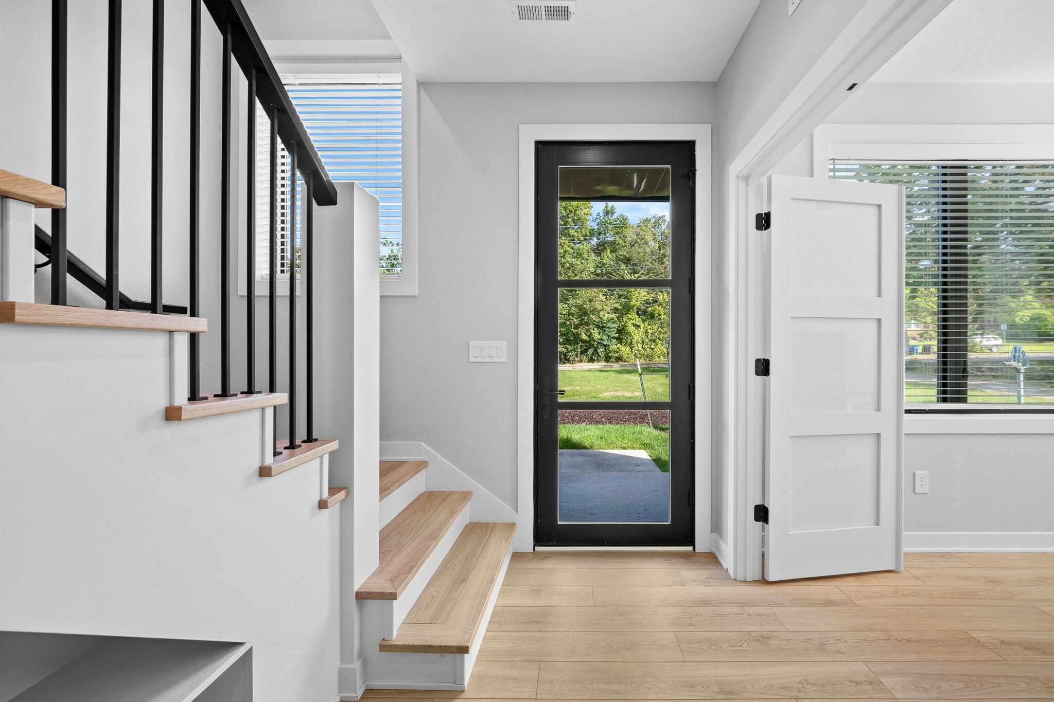 Property Photo: 4844 Ingersoll Avenue IA 50312