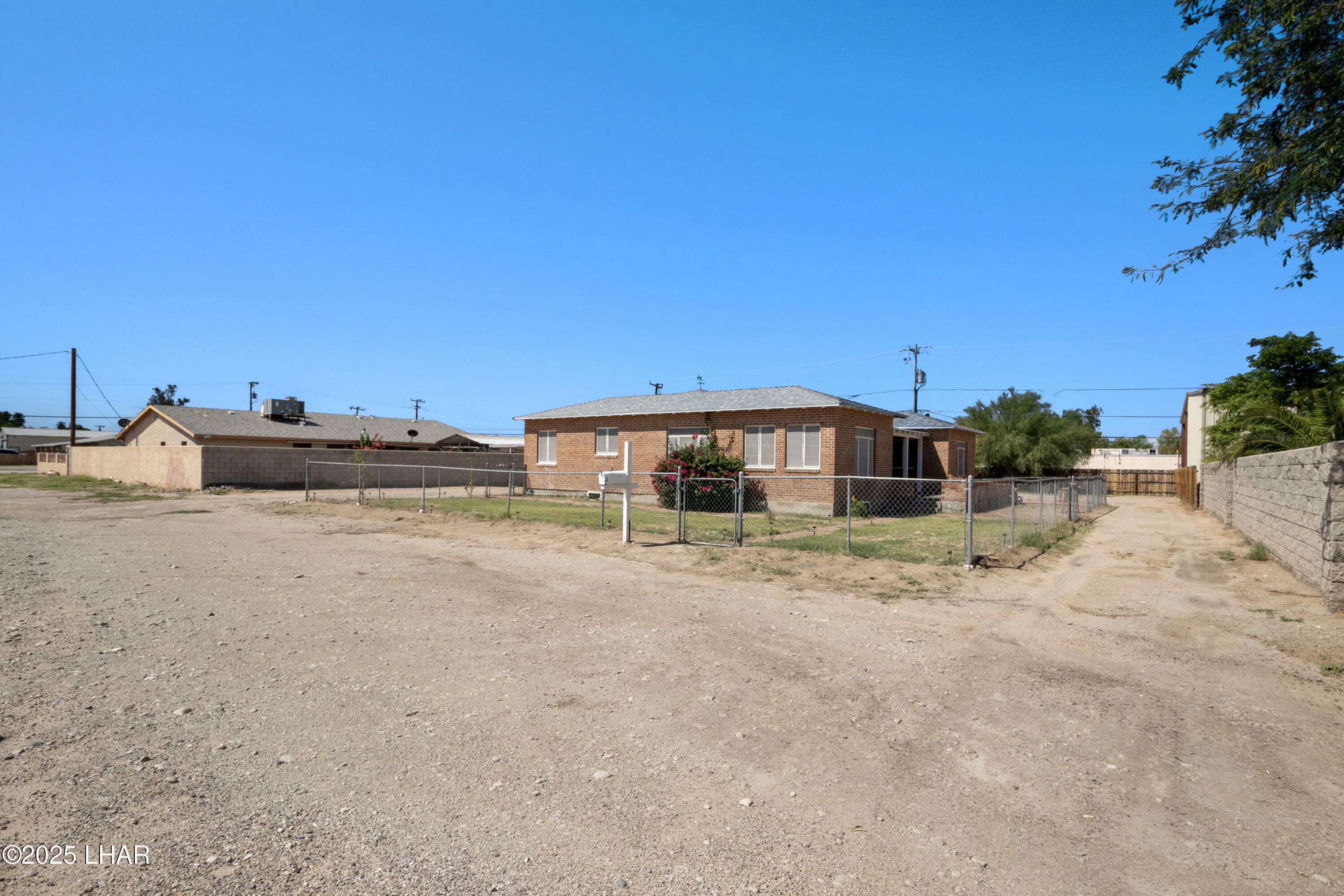 Property Photo: 1708 S Joshua Ave AZ 85344
