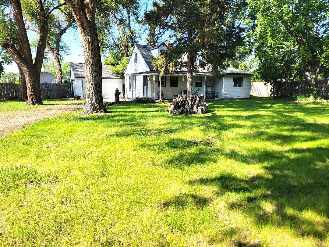 Property Photo: 1320 E 6th St NE 69101