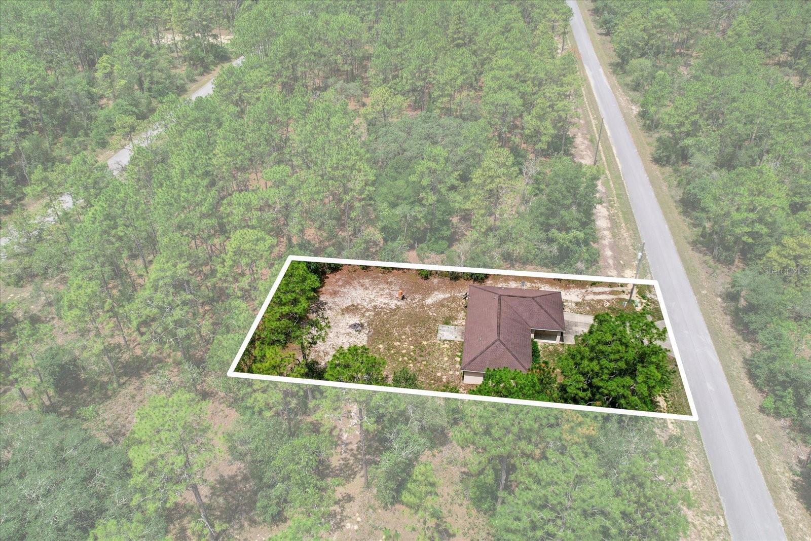 Property Photo: 23340 NW Columbine Avenue FL 34431