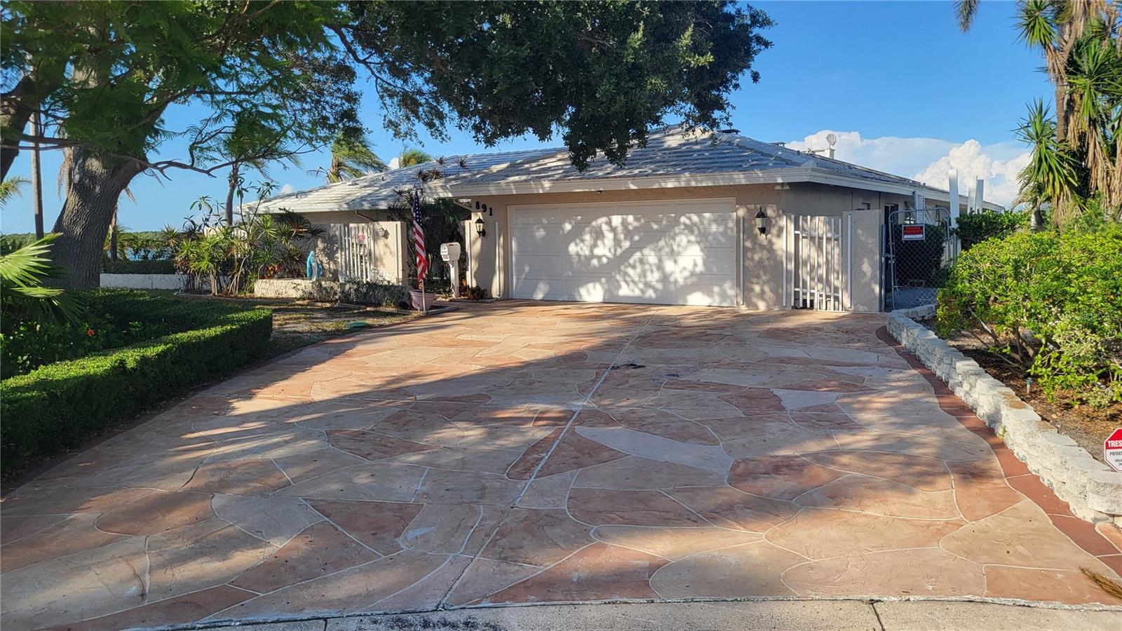 Property Photo: 891 Island Way FL 33767