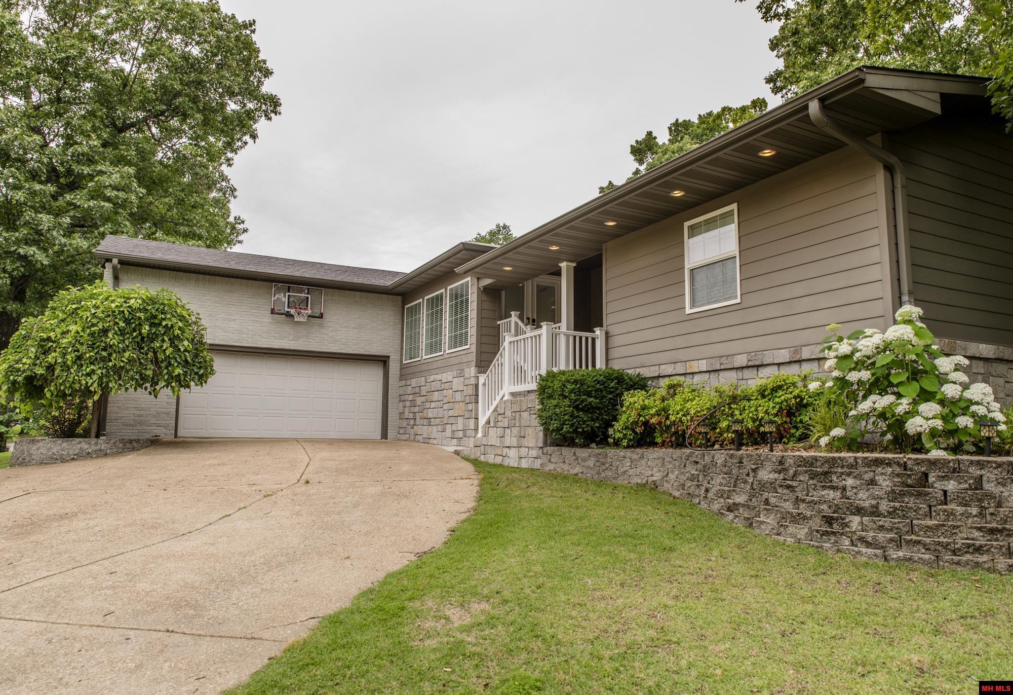 Property Photo: 1741 Fairway Drive AR 72653