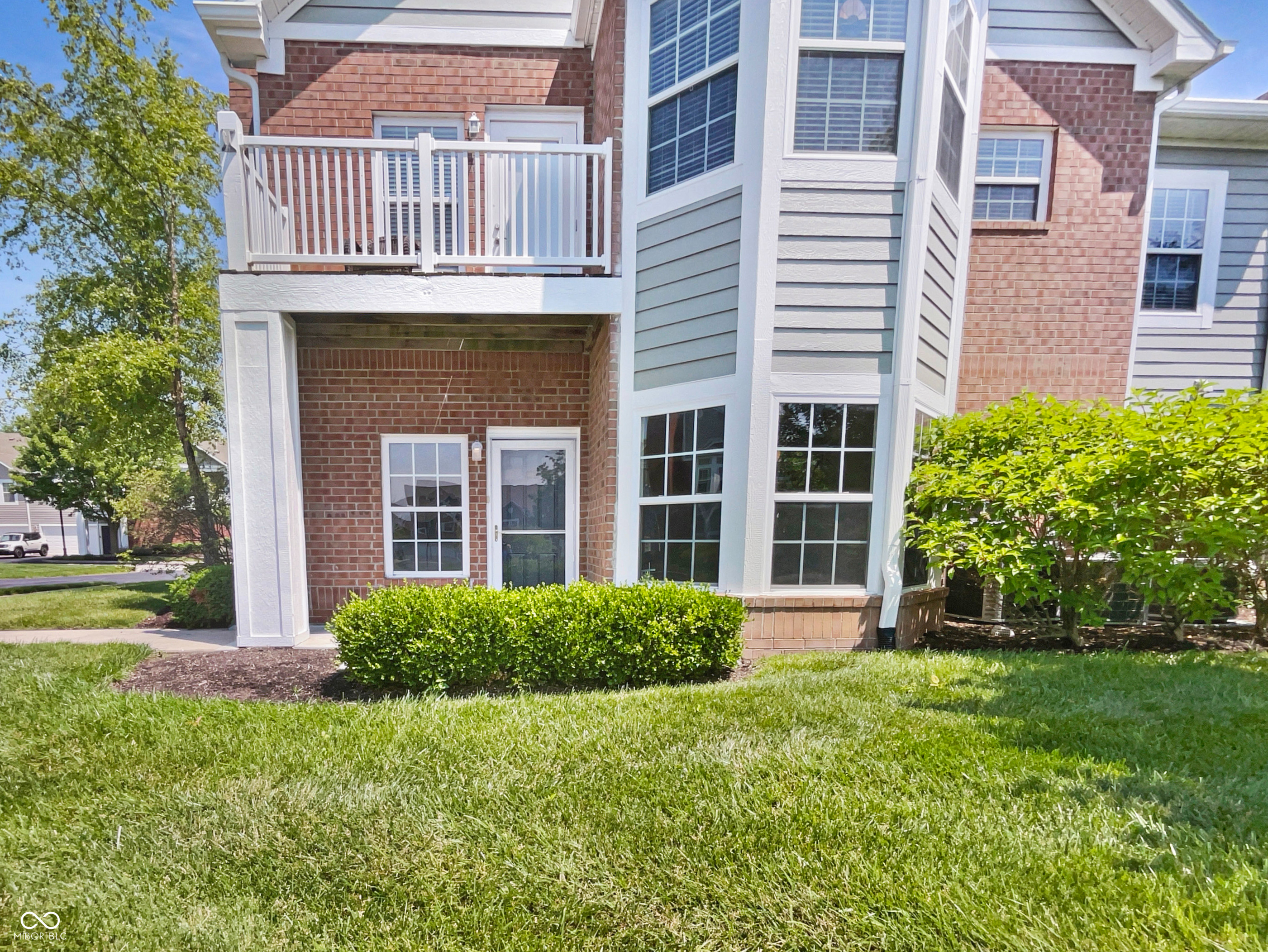 1359 Shadow Ridge Road  Indianapolis IN 46280 photo