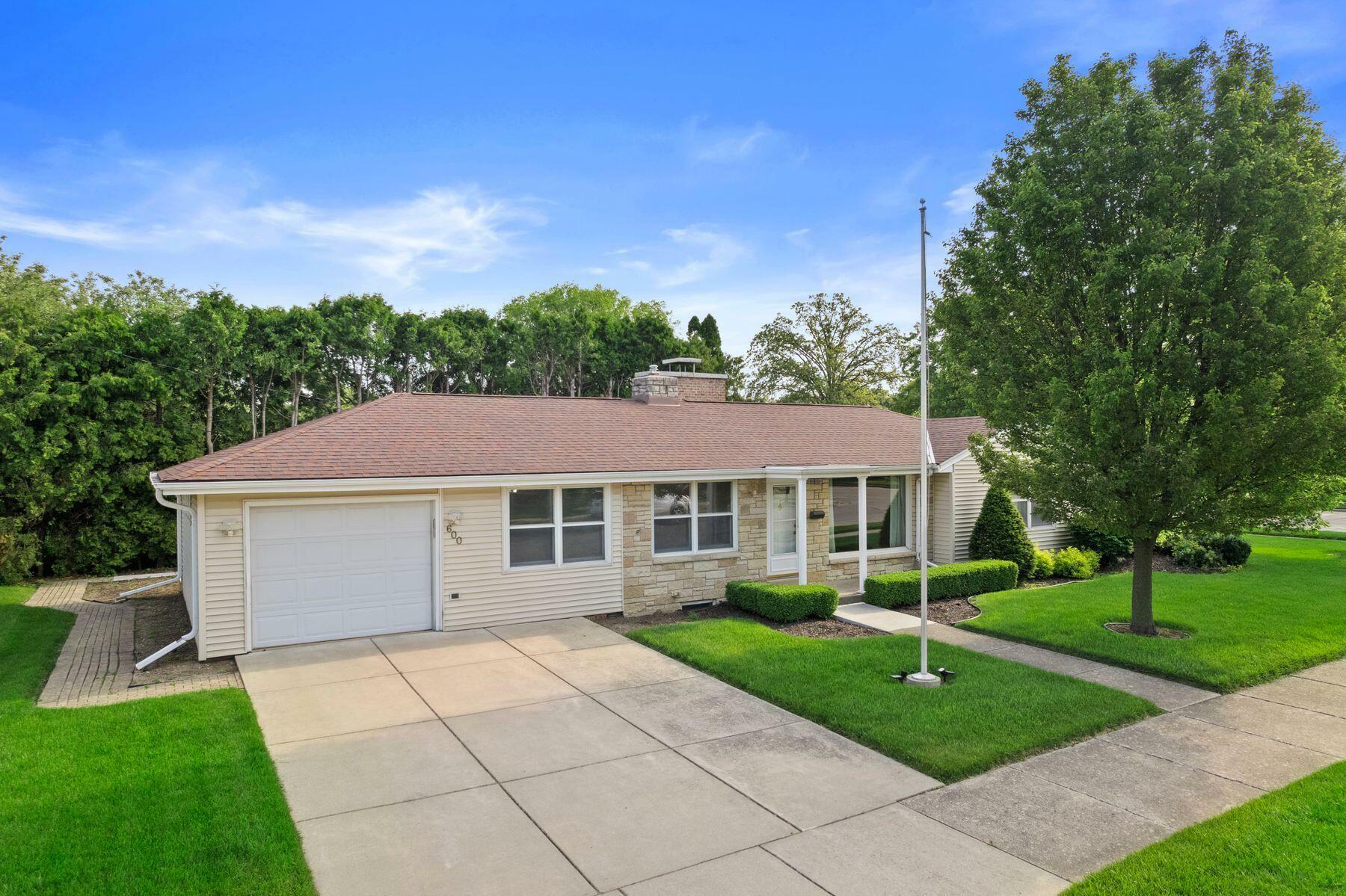 Property Photo: 600 Lombard Ave WI 53402