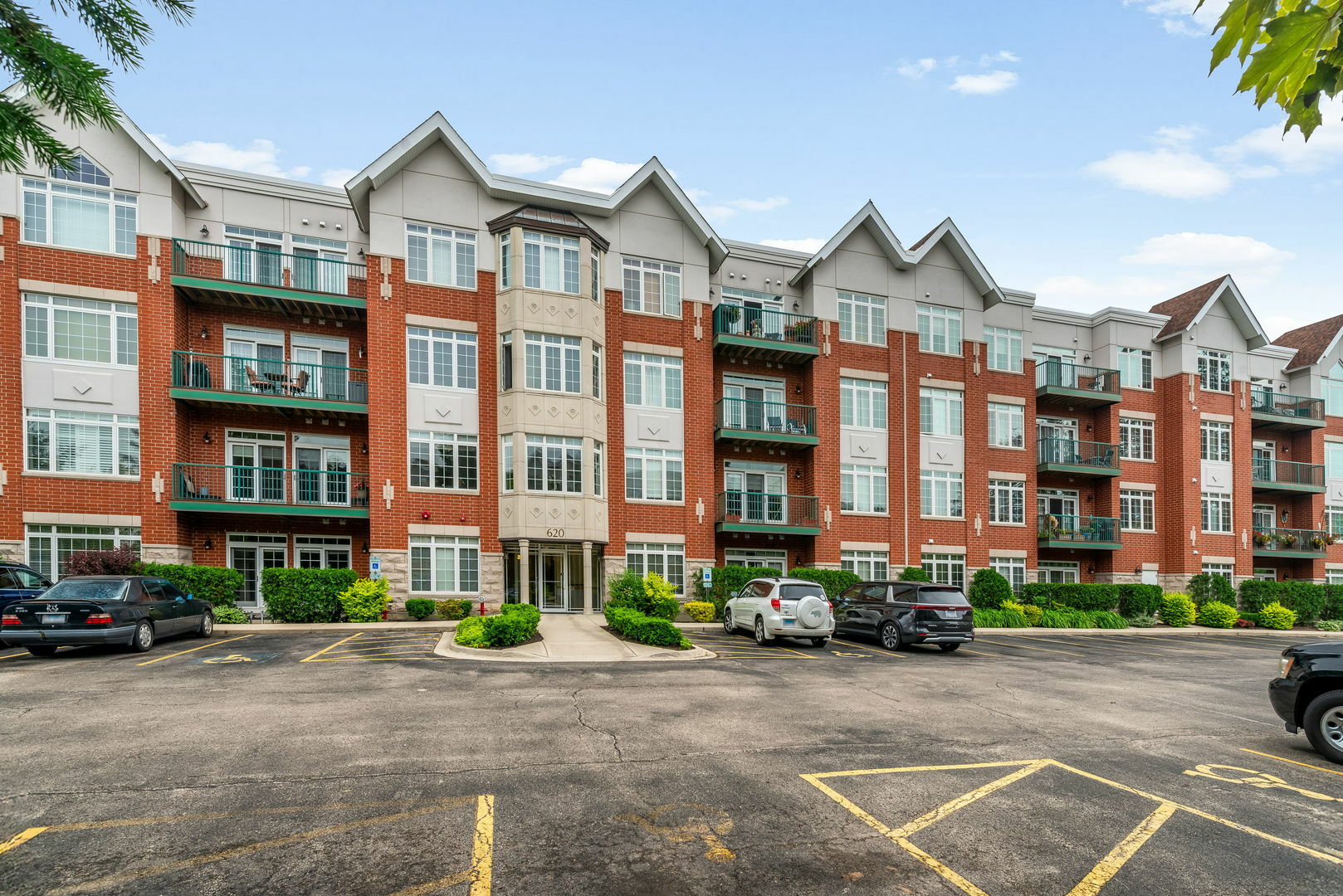 Property Photo: 620 McHenry Road 102 IL 60090