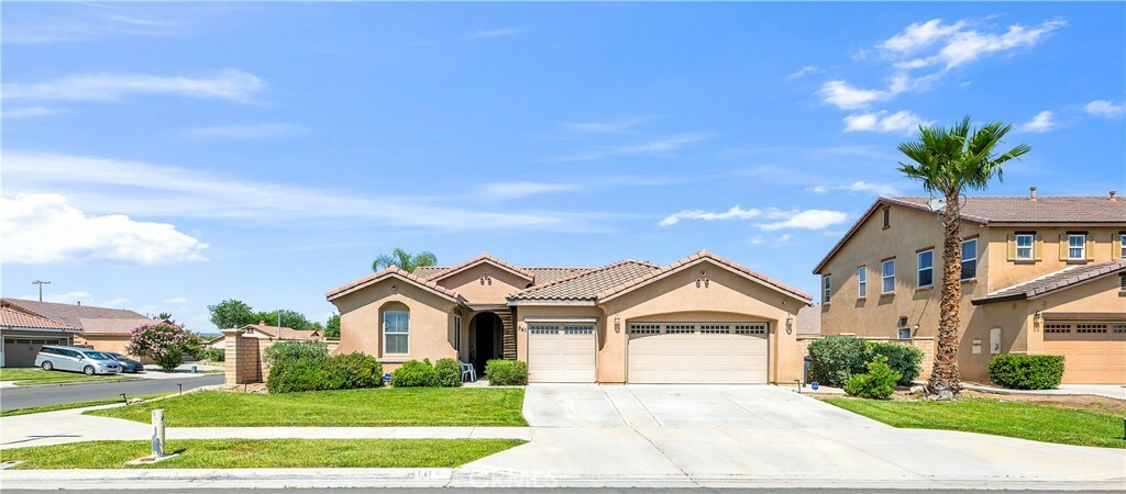 Property Photo: 941 Dandelion Way CA 92545