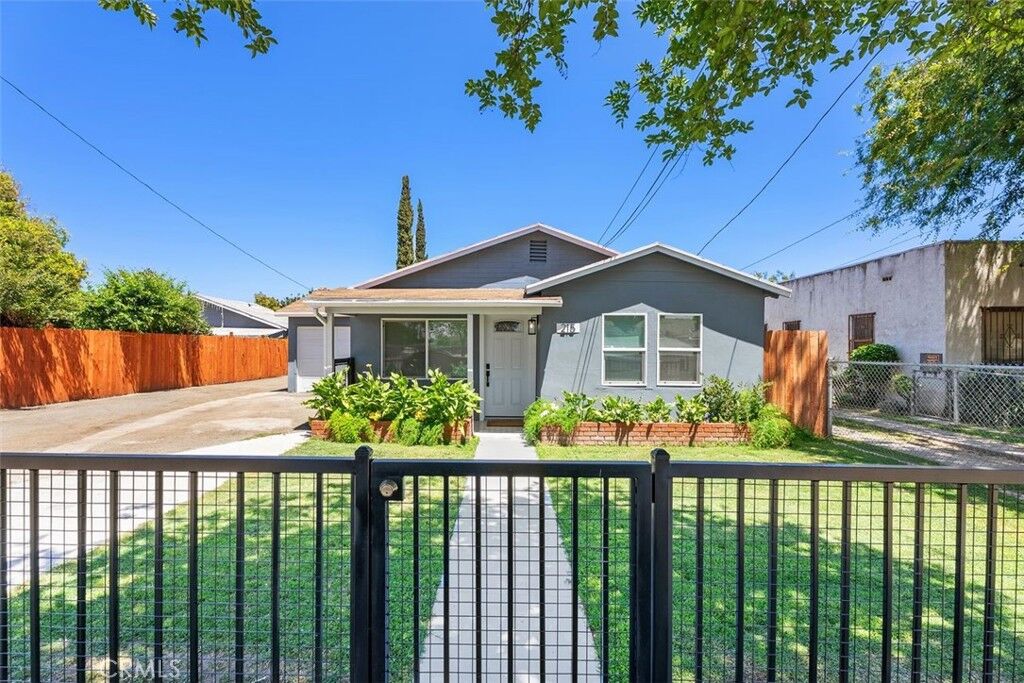 Property Photo:  217 N McClay Street  CA 92701 