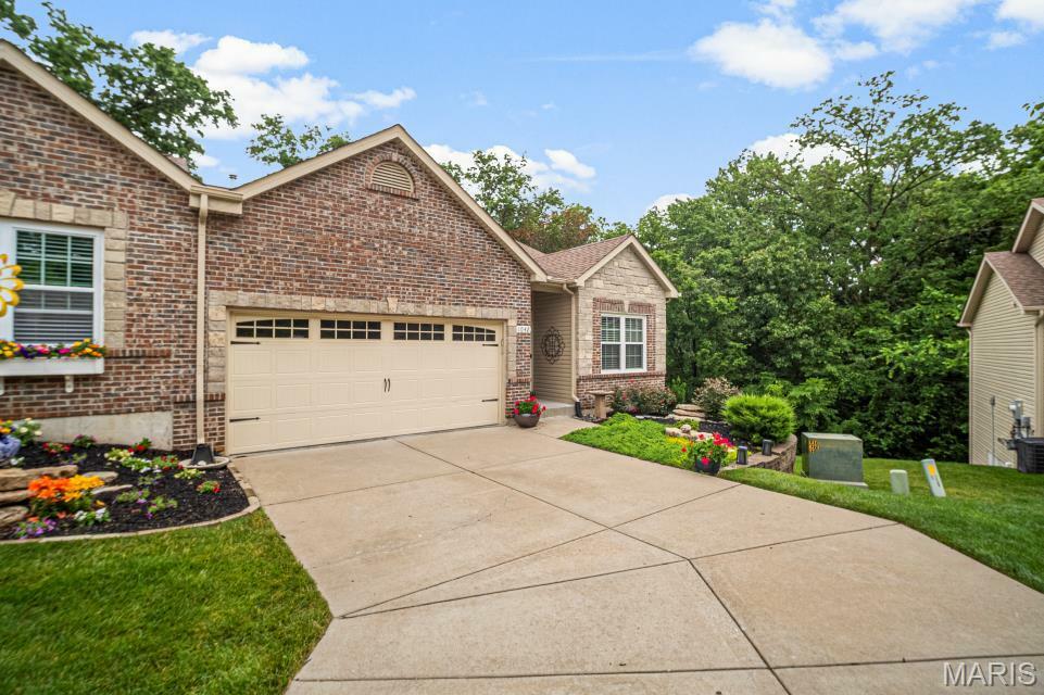 1042 Windsor Crest Court  St Peters MO 63376 photo