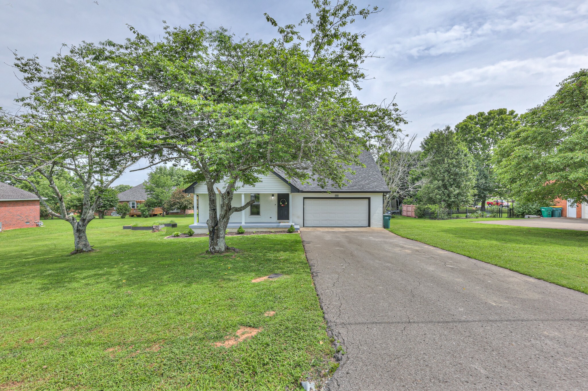 Property Photo: 1713 Hollow Oak Dr TN 37087