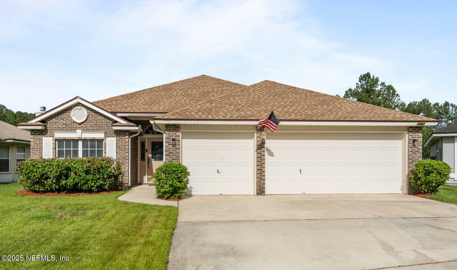 Property Photo: 1861 Heartpine Drive FL 32068