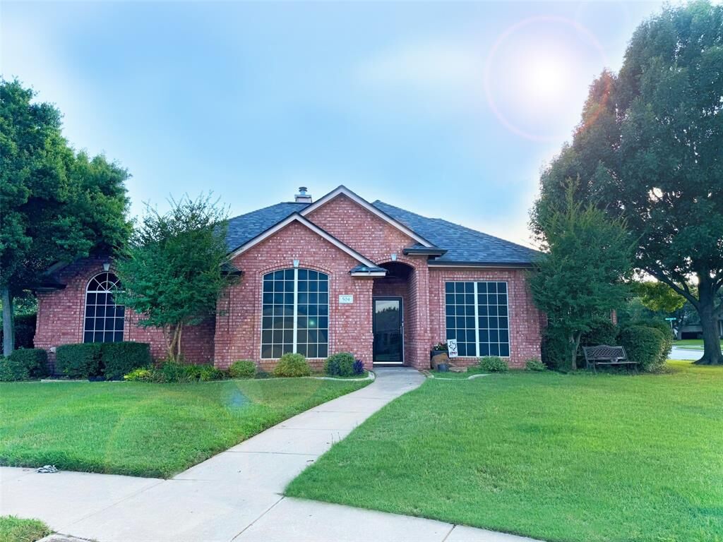 Property Photo: 504 Amanda Court TX 76028