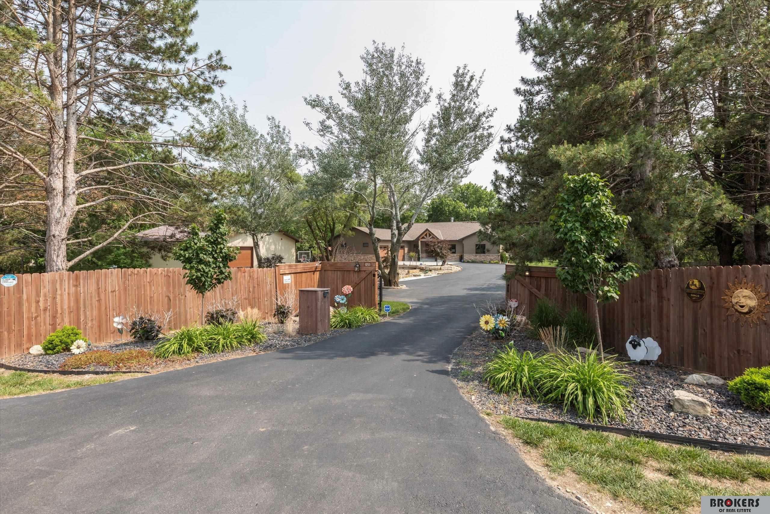 10511 Holdrege Street  Lincoln NE 68527 photo