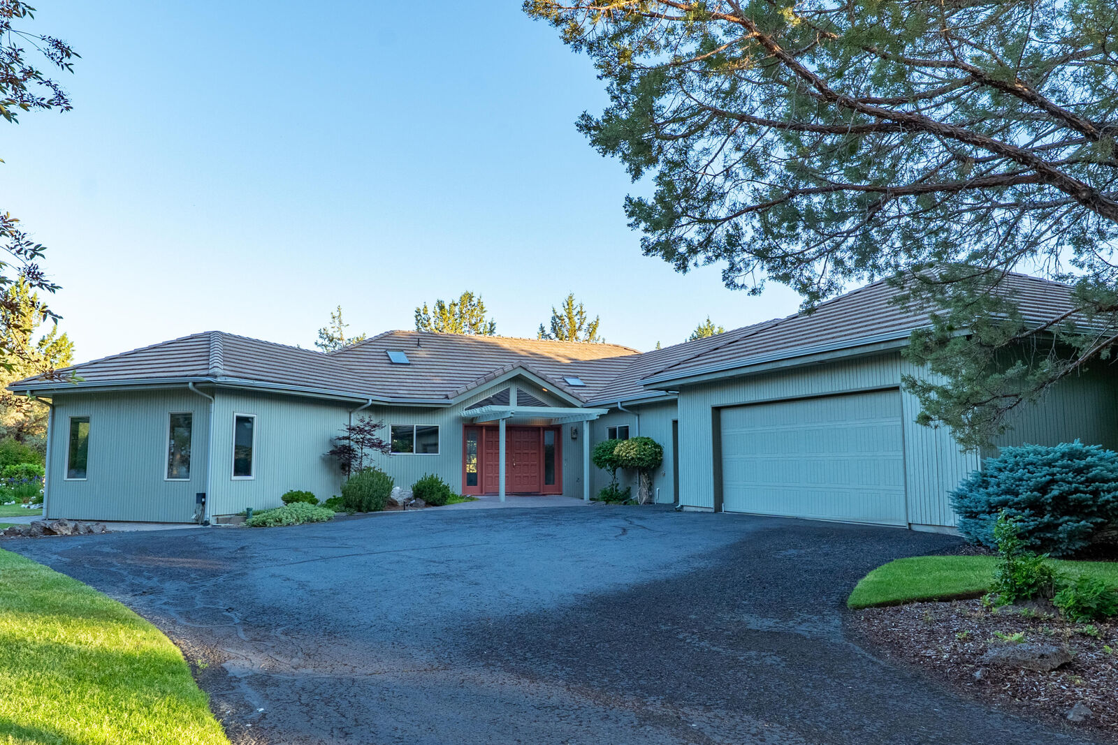 Property Photo:  2103 Condor Court  OR 97756 