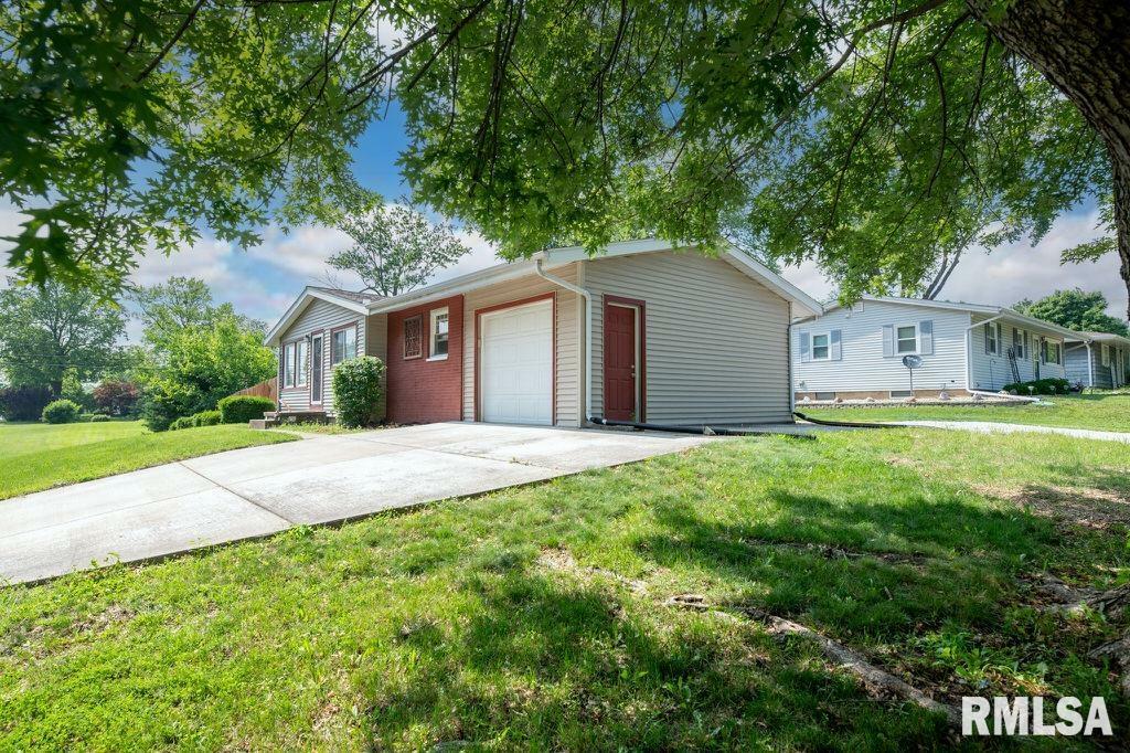 Property Photo: 1829 W Austin Drive IL 61614