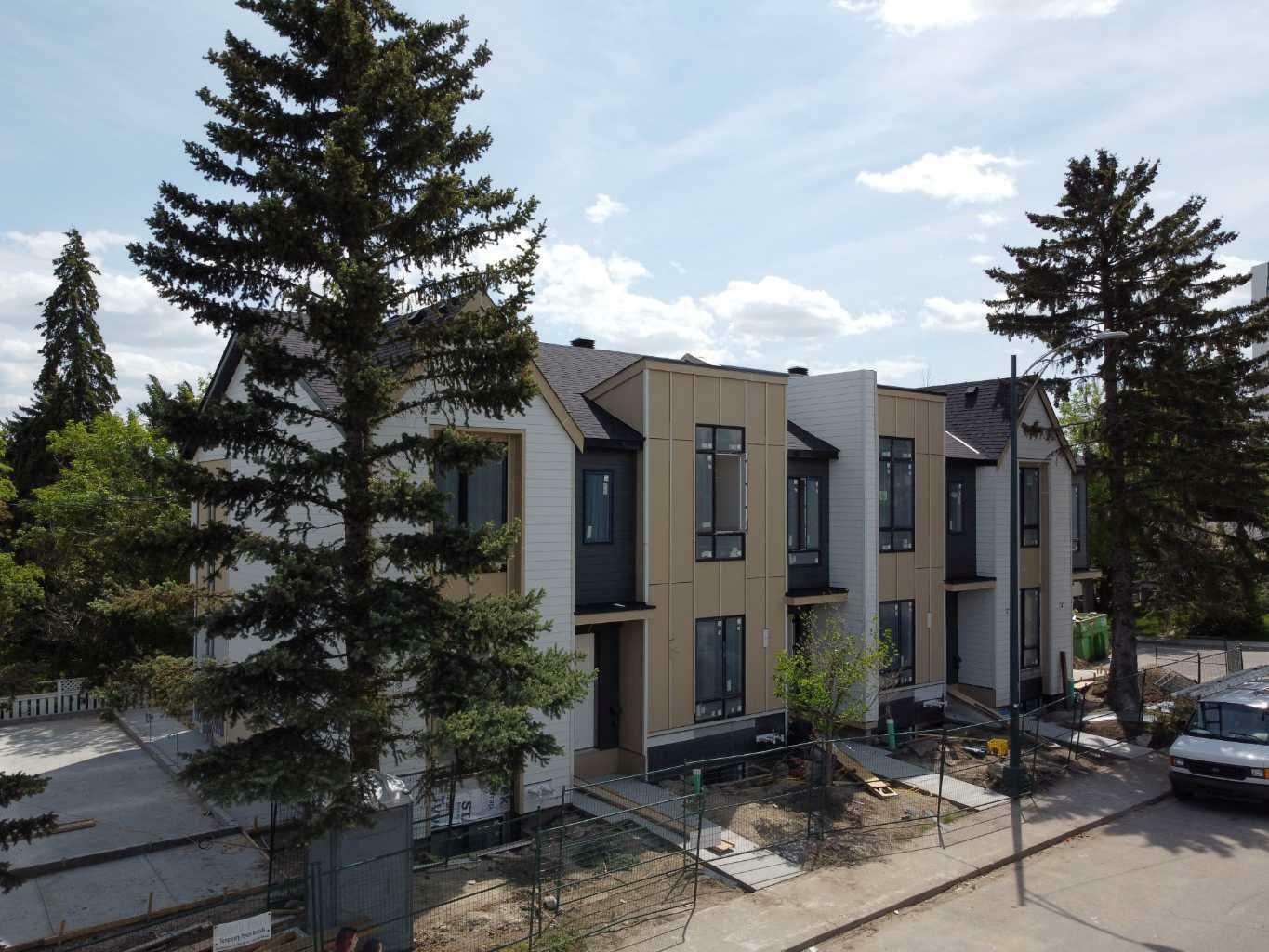 Property Photo: 2371 20 Avenue NW AB T2M 4C9