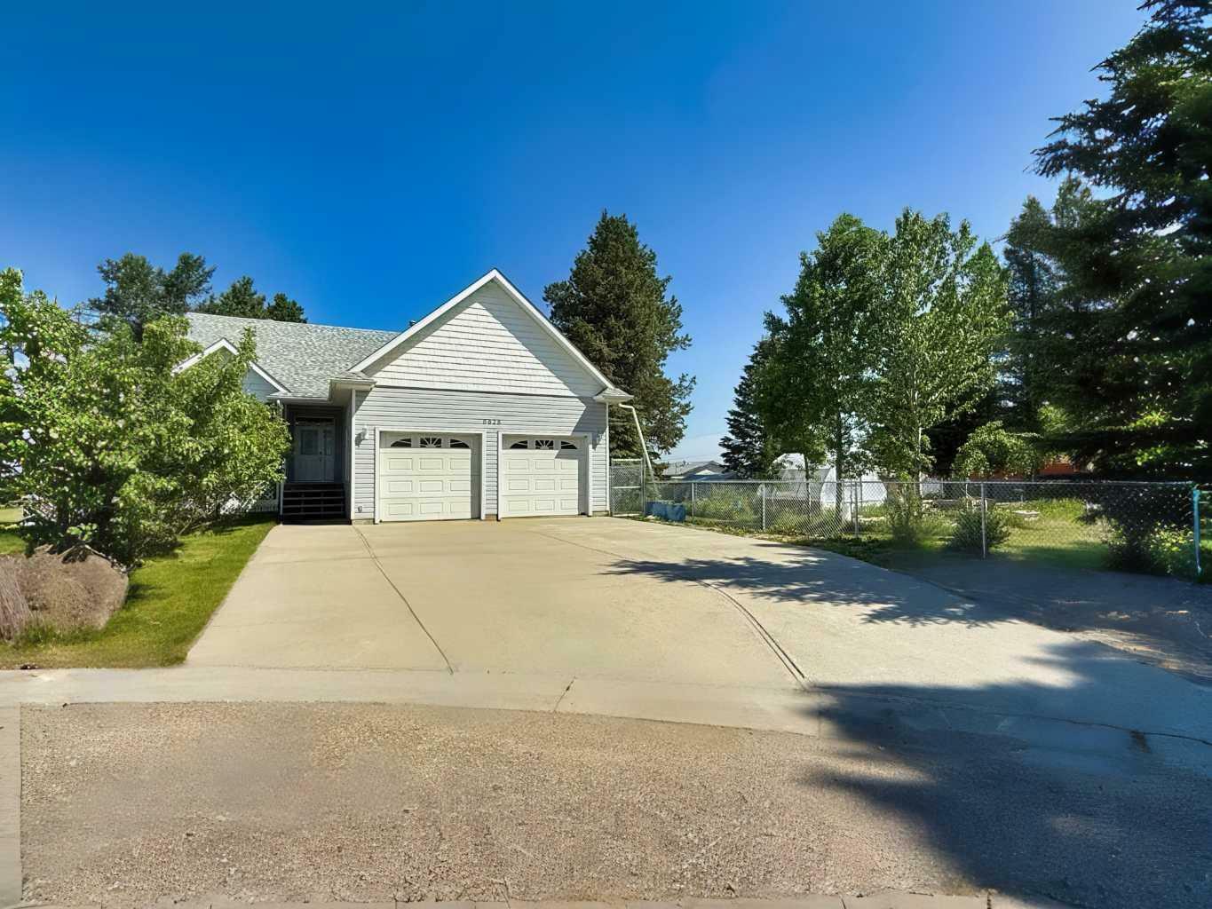 Property Photo: 6628 5A Avenue AB T7E 1Z3