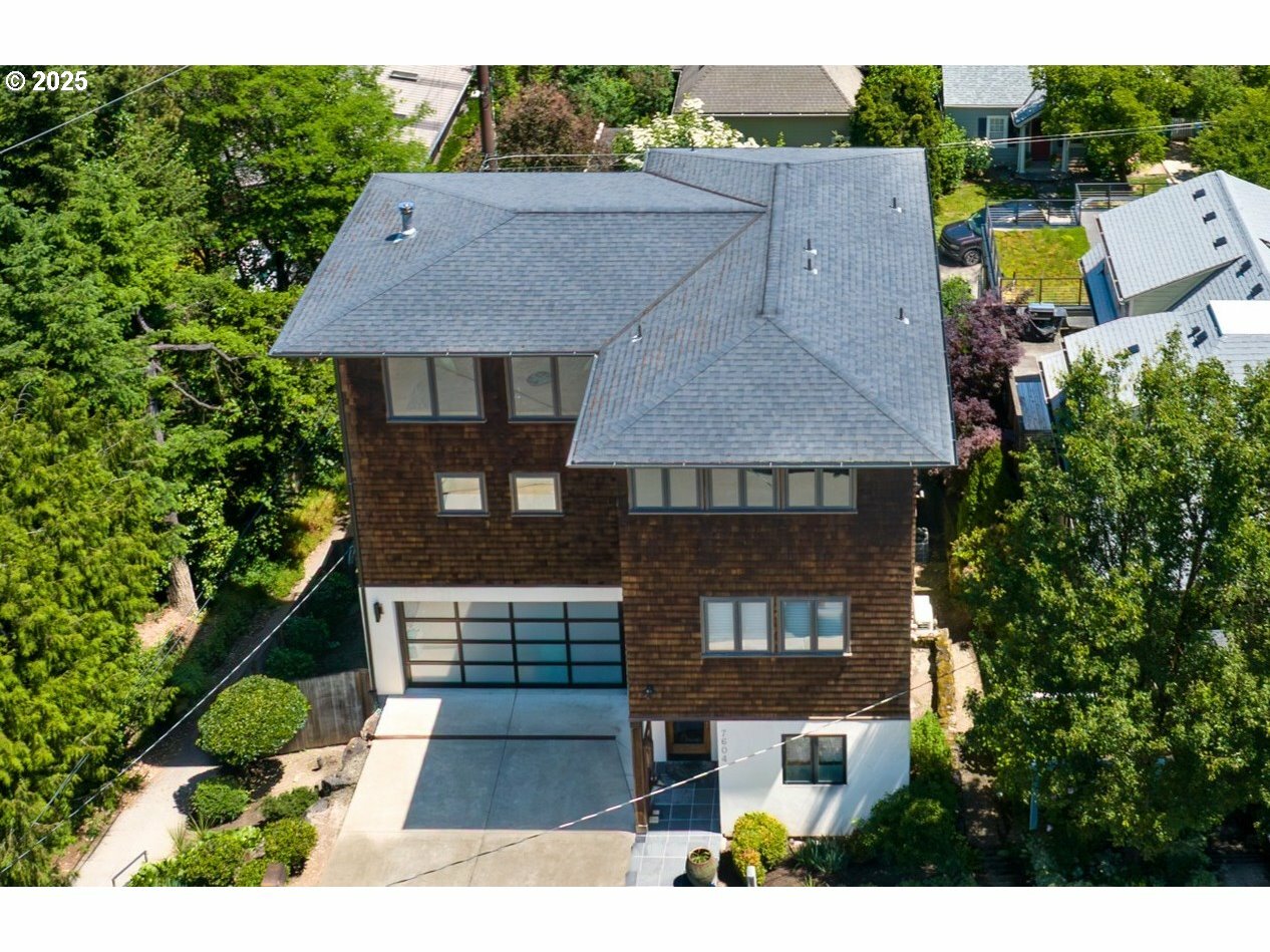 Property Photo:  7604 S Hood Ave  OR 97219 