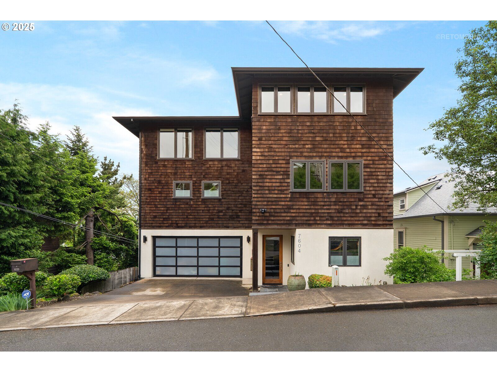 Property Photo:  7604 S Hood Ave  OR 97219 