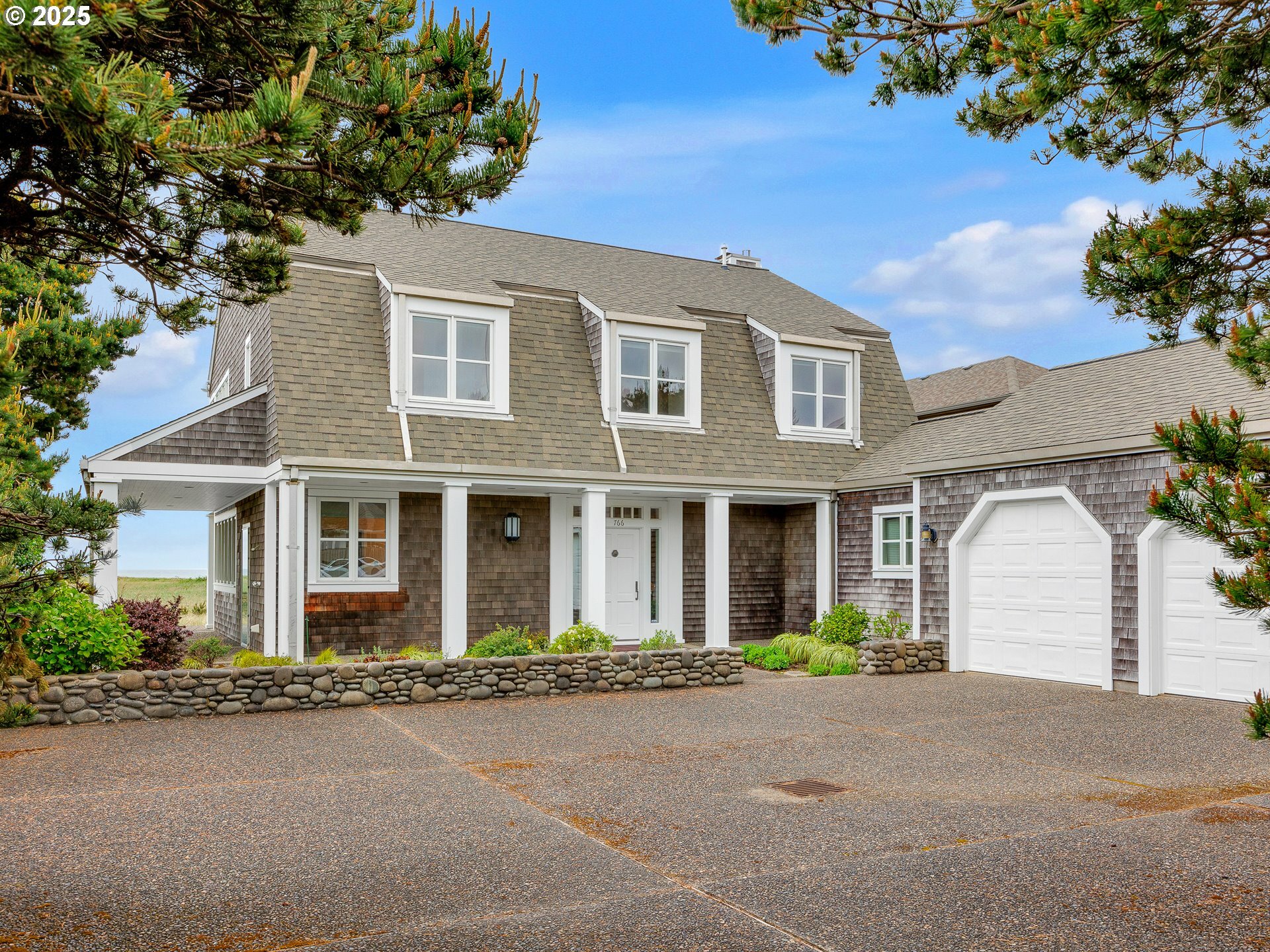 Property Photo: 766 Neacoxie Blvd OR 97138