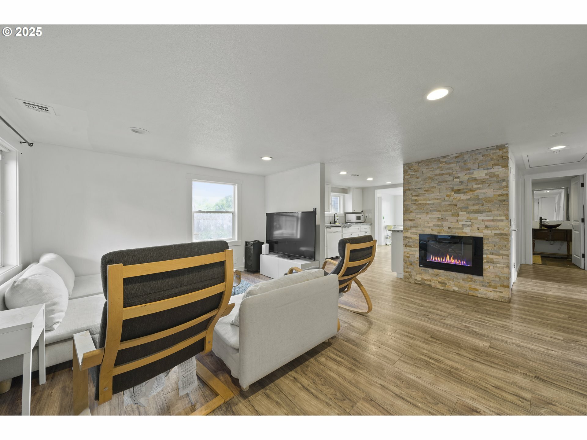 Property Photo: 1534 SE 176th Ave OR 97233