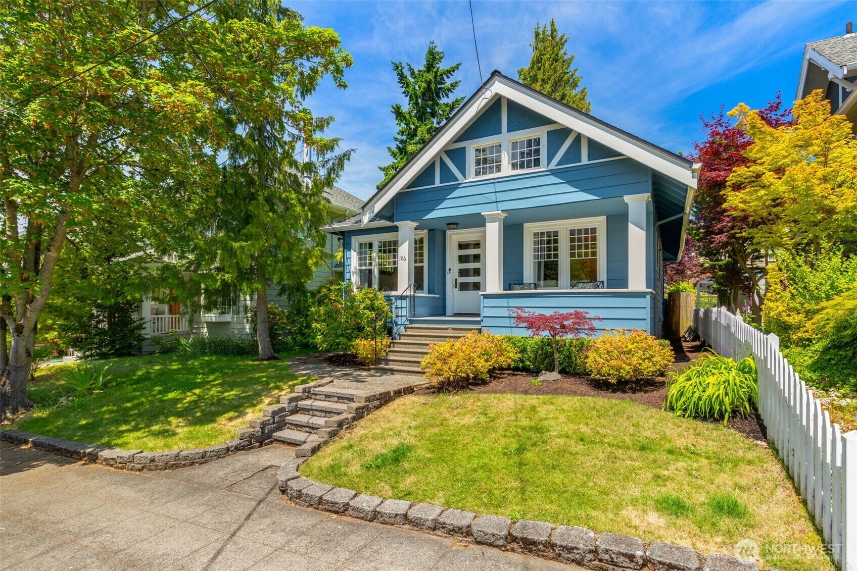 Property Photo: 106 W McGraw Street WA 98119