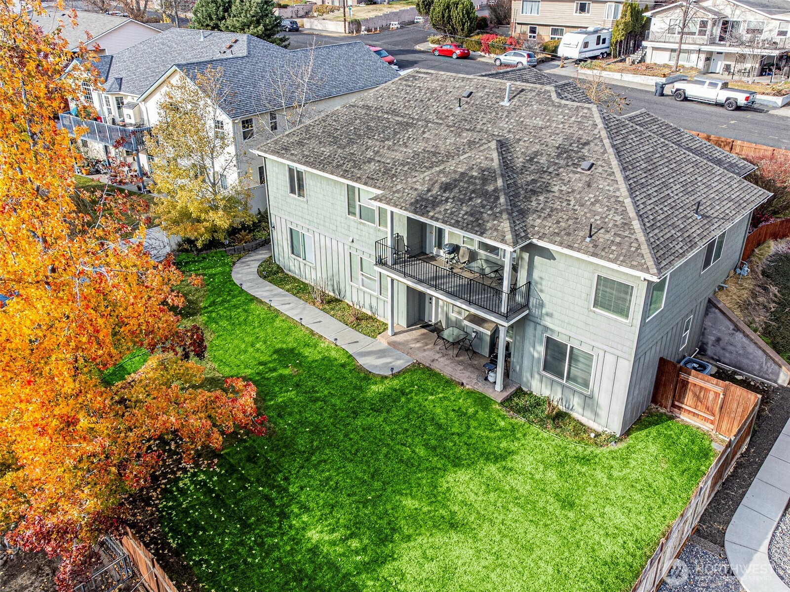 Property Photo: 718 SE Scenic View Drive A & B WA 99324