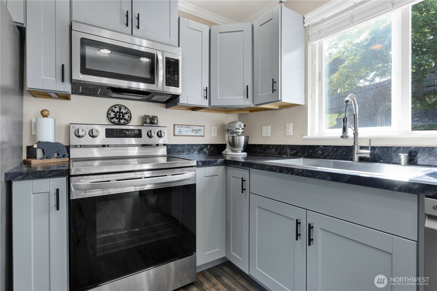 Property Photo:  918  Cleveland Avenue  WA 98290 