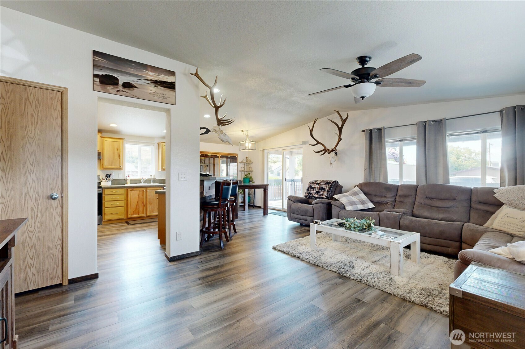 Property Photo: 160 SE 19th Court OR 97862