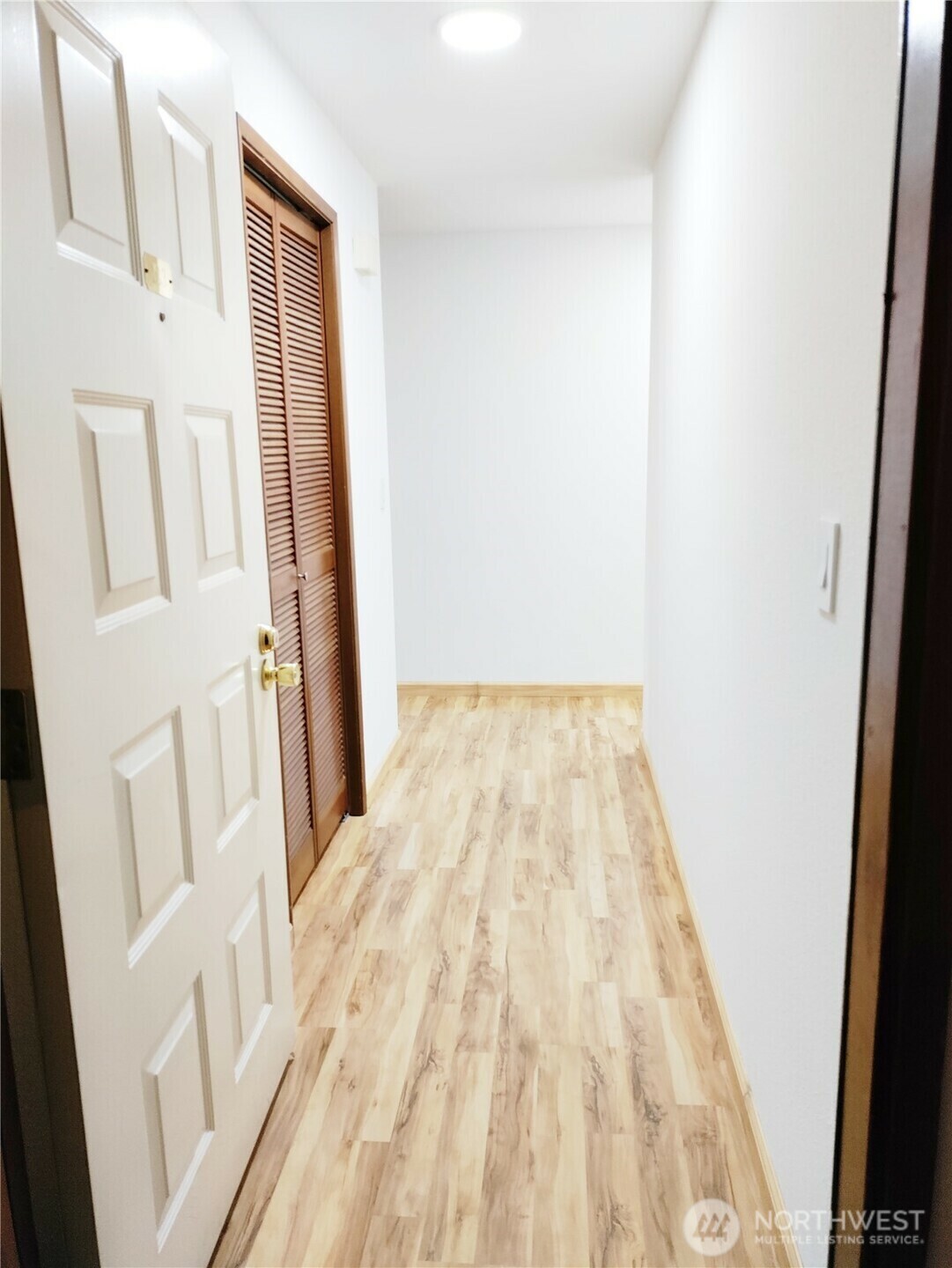 Property Photo: 5201 22nd Avenue NE 103 WA 98105