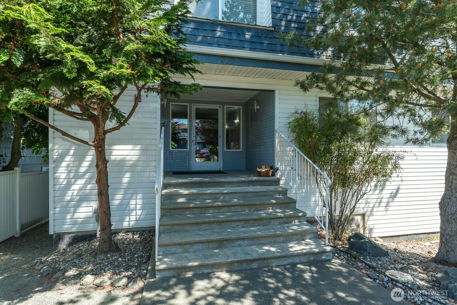 Property Photo: 910 34th Street 302 WA 98221