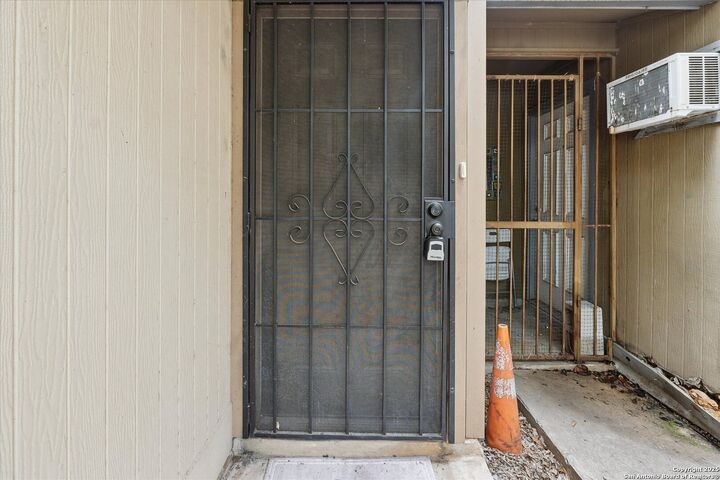 Property Photo: 6839 Neston Dr TX 78239