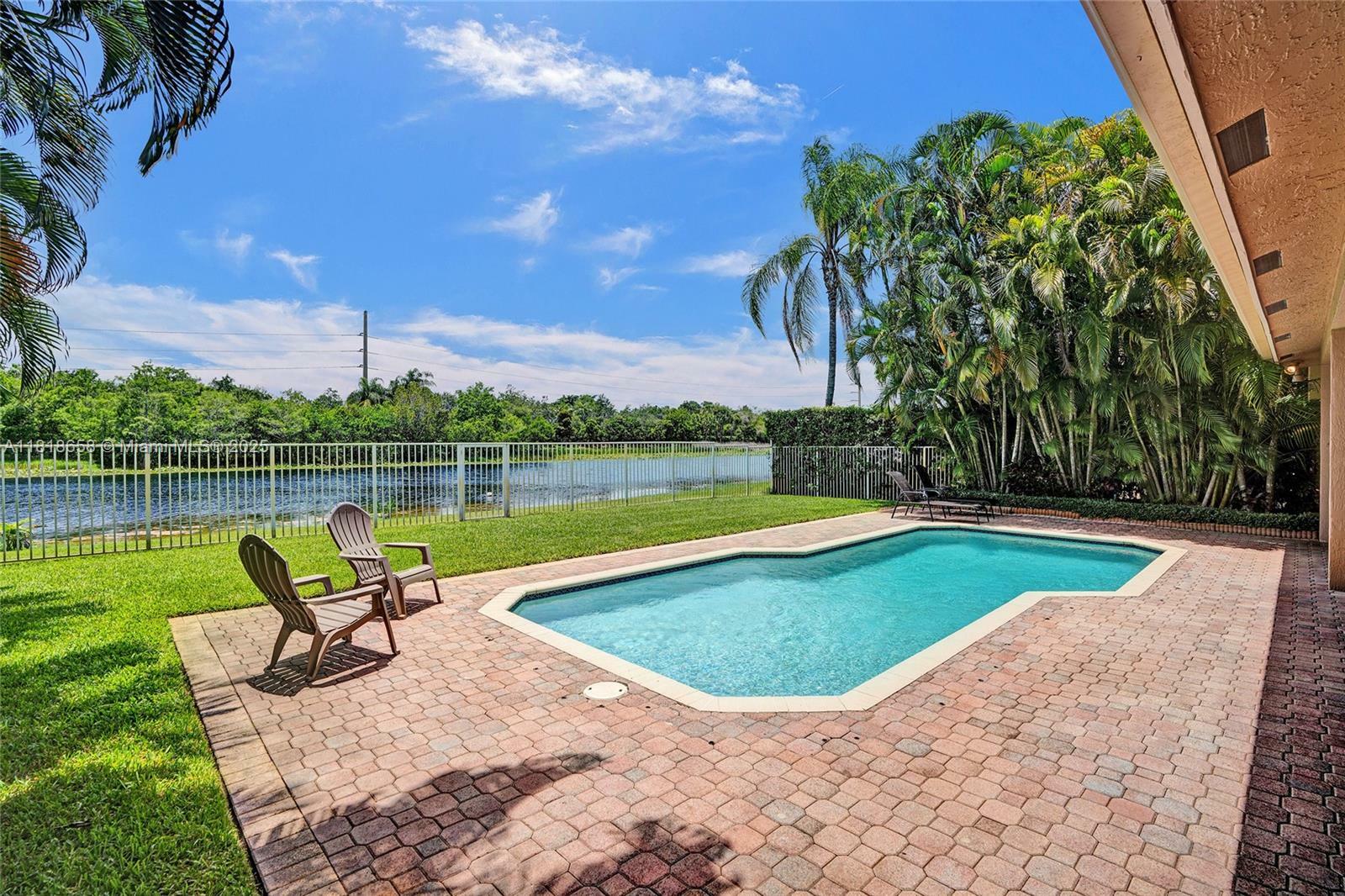 Property Photo: 2509 Hunters Run Way FL 33327
