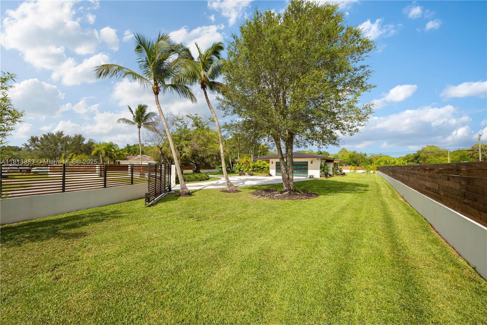 Property Photo: 9670 SW 96th Ct FL 33176