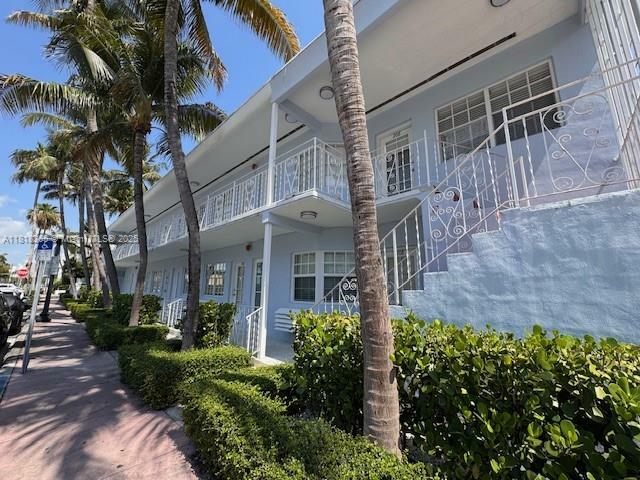 Property Photo: 635 8th St 106 FL 33139