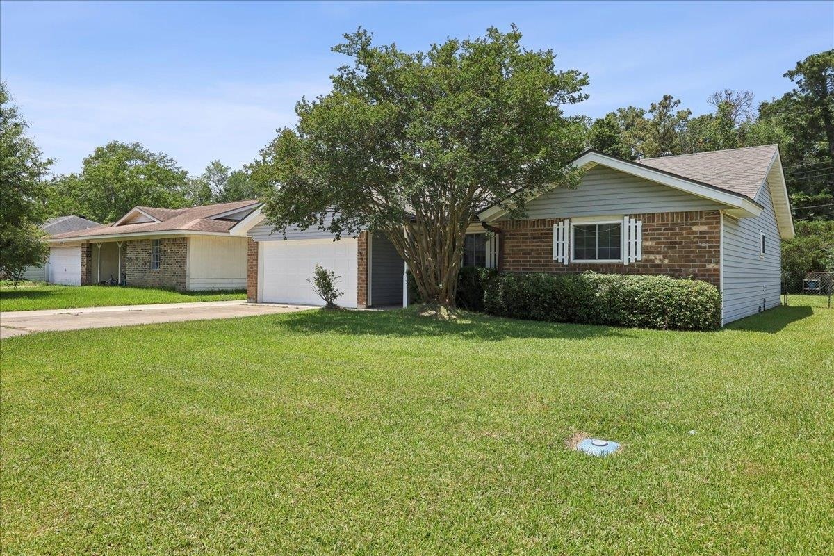 Property Photo: 4916 Lawndale TX 77630