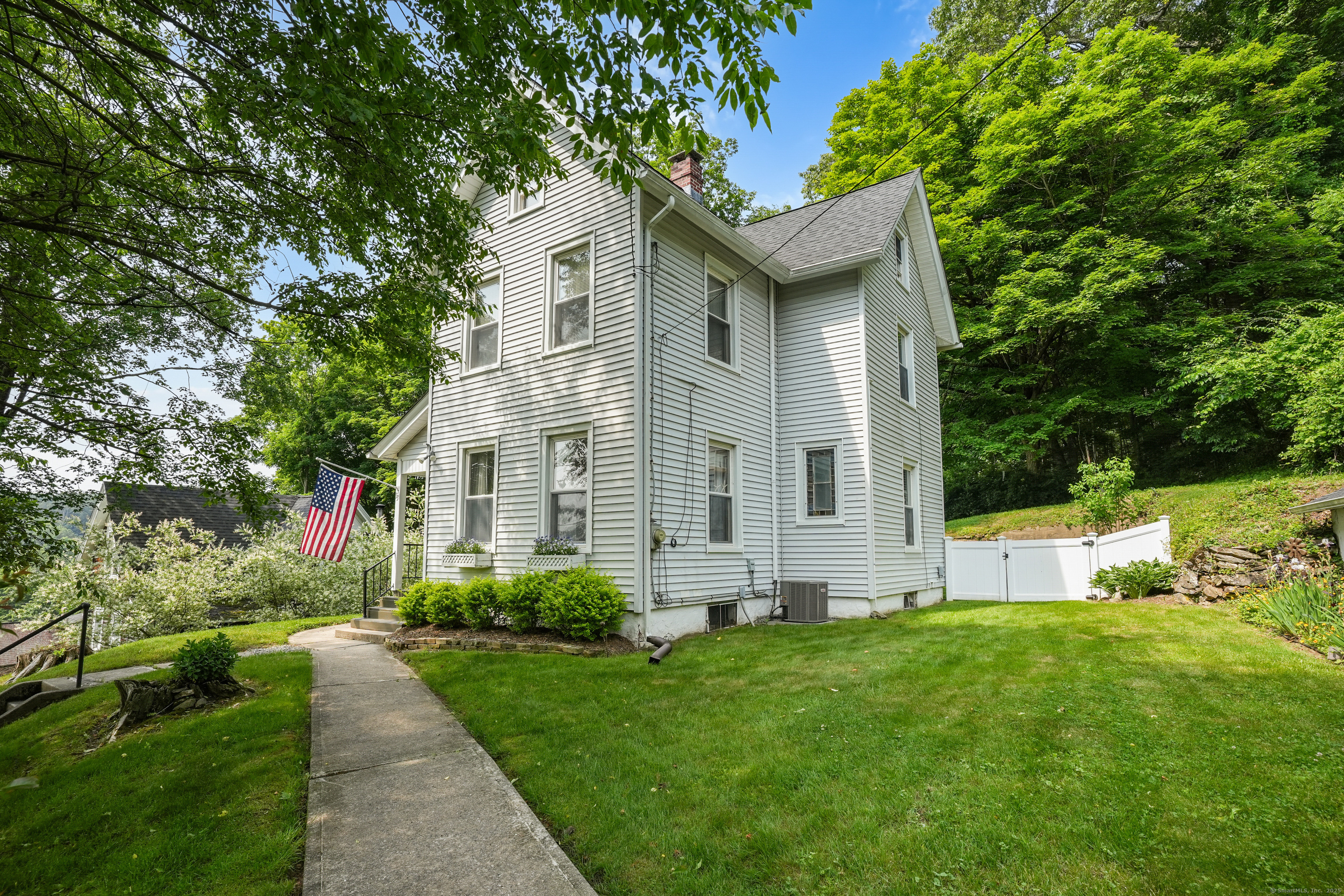 Property Photo: 33 Swan Avenue CT 06483