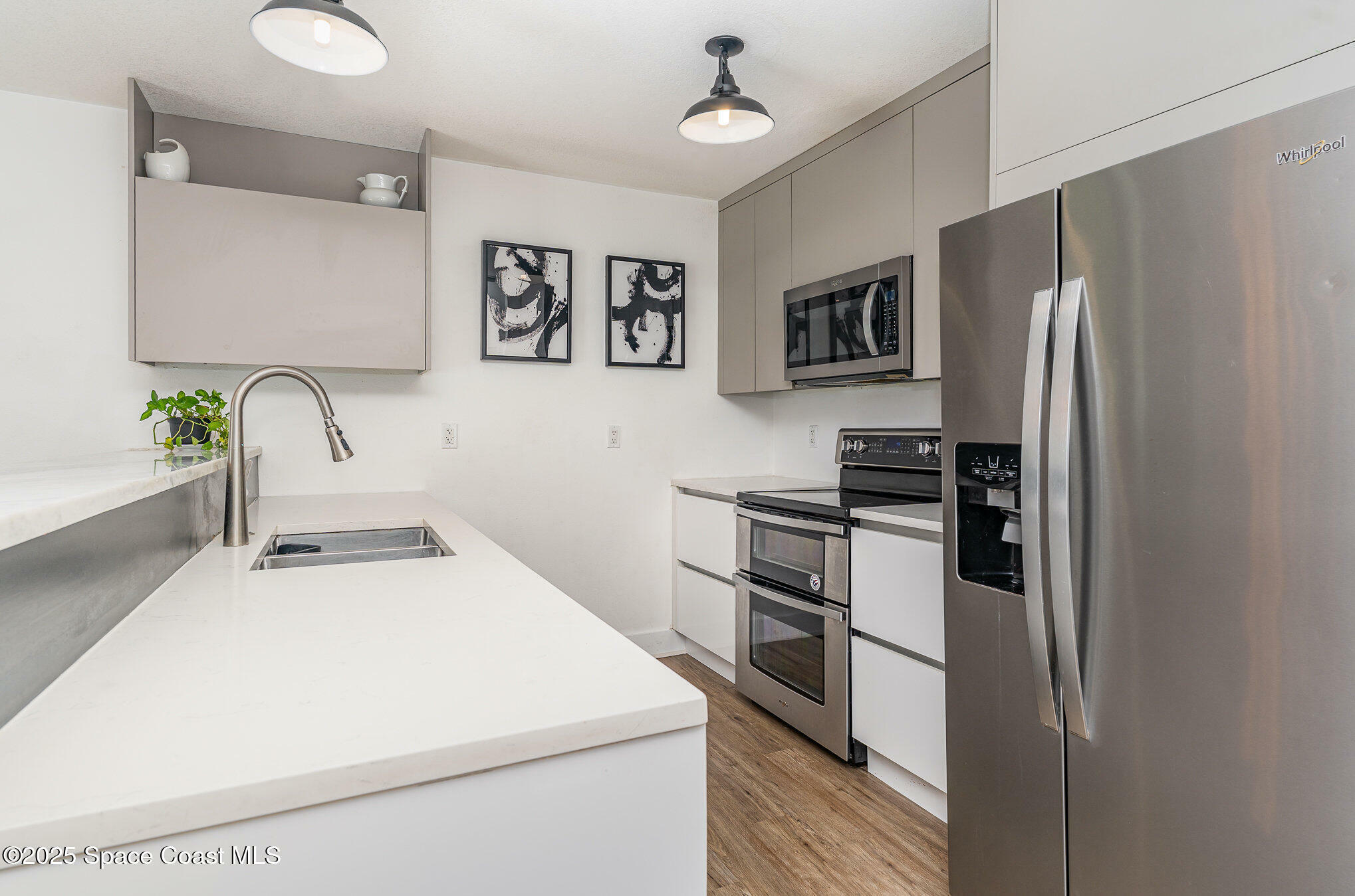 Property Photo: 20 Anchor Drive FL 32937