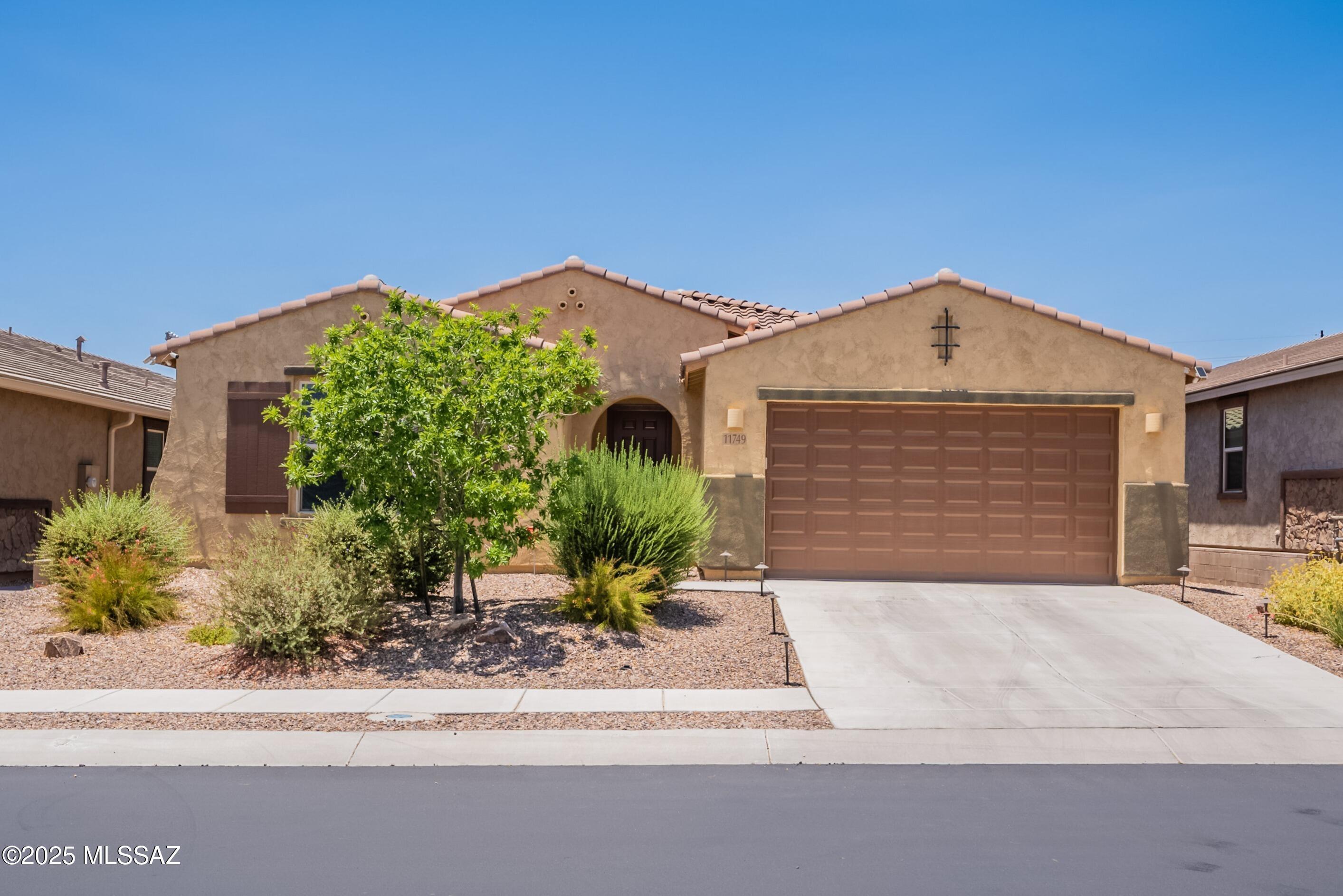 Property Photo: 11749 N Village Vista Place AZ 85737