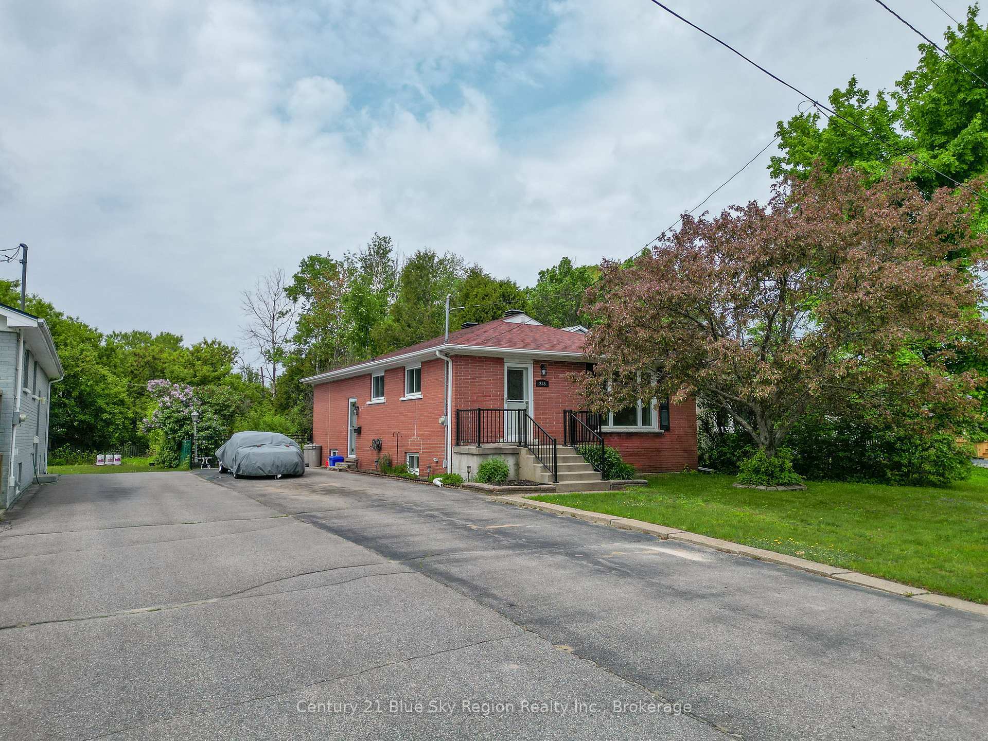 Property Photo: 235 Gladstone Avenue ON P1A 2M3
