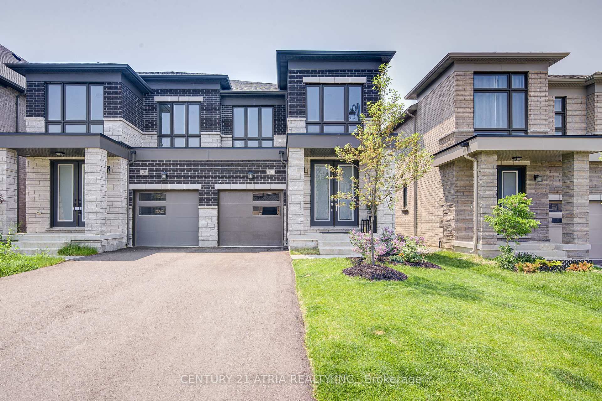 Photo de la propriété:  18 Sweet Cicely Street  ON L9X 2C7 