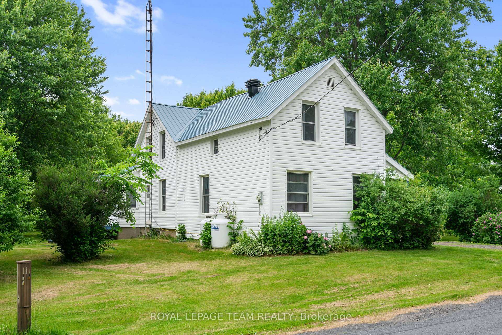 Property Photo: 11015 Irena Road ON K0E 1K0