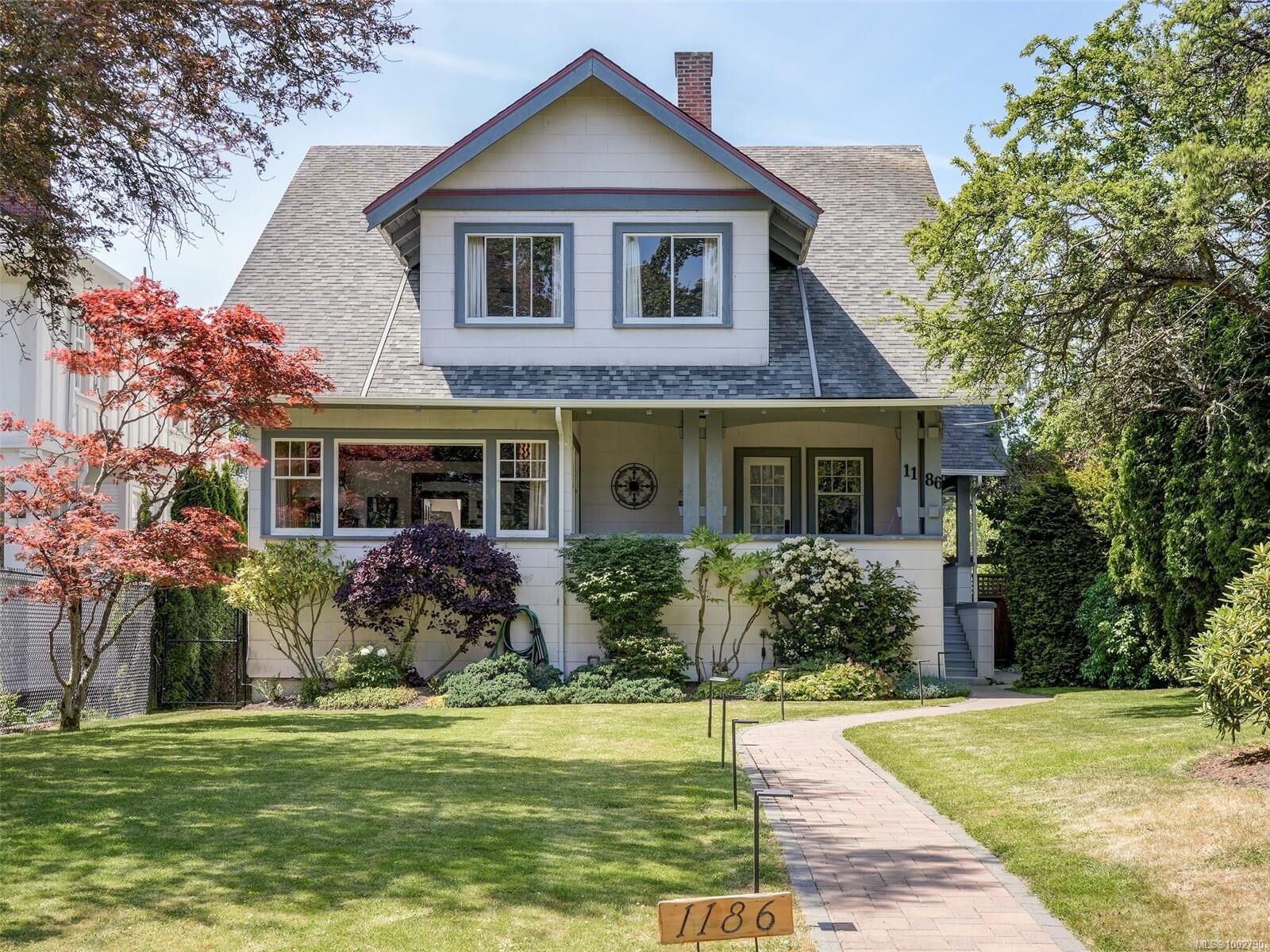Property Photo: 1186 Monterey Ave BC V8S 4V6